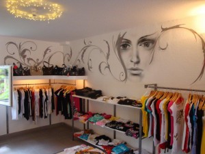 fassadengestaltung-dresden_innenraeume_wandgestaltung graffiti_dresscode shop_dresden